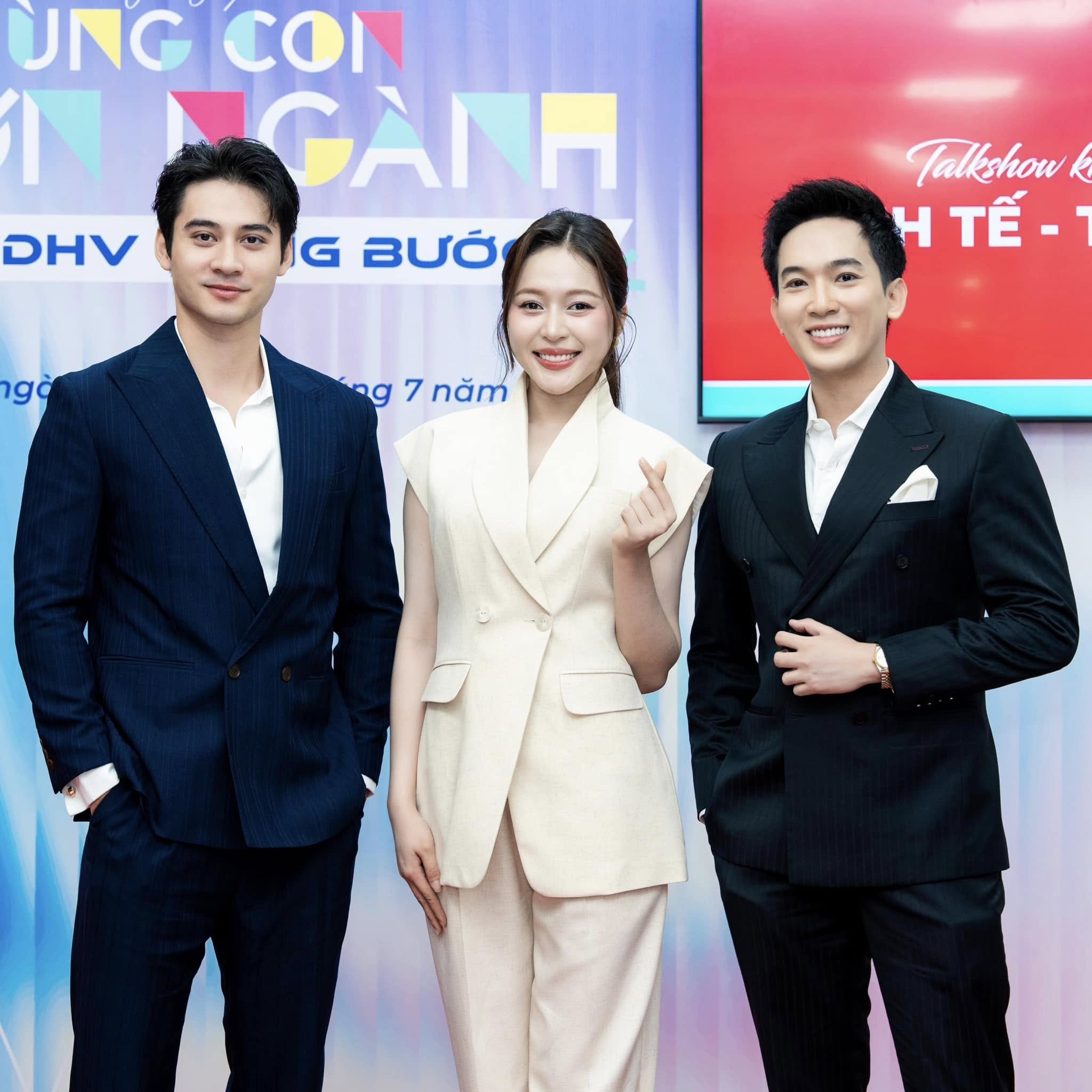 Không chỉ chọn một bộ suit. Anh Phan Trung Hậu chọn MonAmie – thương hiệu veston hàng đầu, được tin tưởng bởi hàng loạt người thành công, chính vì: